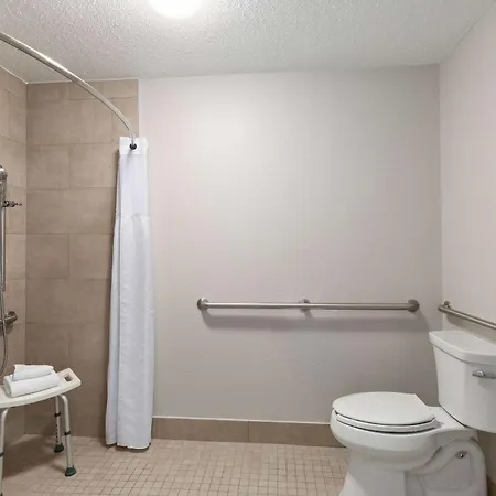 Hotel Baymont By Wyndham Airport Nashville