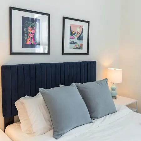 5 Mins To Belmont And Vandy, Rooftop Deck, Garage, 4 Bedroom With Rooftop And Grill, 10 Mins To Broadway, Perfect For Groups, 24 Hour Hospitality, Also Available For Long Term Holiday home