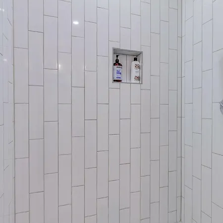 Belmont Music Row 4 Bed, Rooftop, 10 Minutes To Dt, 24 Hour Hospitality Team, Perfect For Groups, 7 Miles To Airport Holiday home *