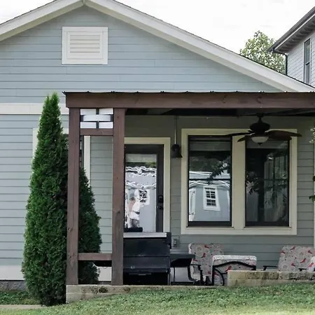1-story Family With Fenced Yard, Grill, Parking, Sleeps 10, 5 Mins To Five Points & Nissan Stadium, Smart Tvs, Pet-friendly Yard, Patio For Bbqs, Ideal Getaway For Families, 24 Hr Hospitality Holiday home Nashville