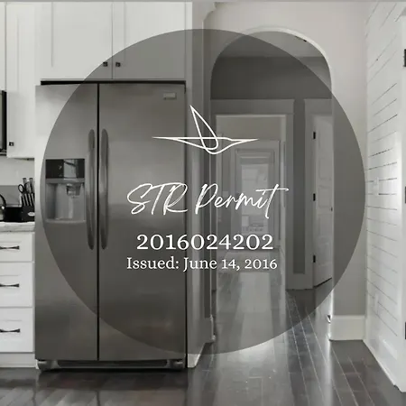 Holiday home 1-story Family With Fenced Yard, Grill, Parking, Sleeps 10, 5 Mins To Five Points & Nissan Stadium, Smart Tvs, Pet-friendly Yard, Patio For Bbqs, Ideal Getaway For Families, 24 Hr Hospitality *
