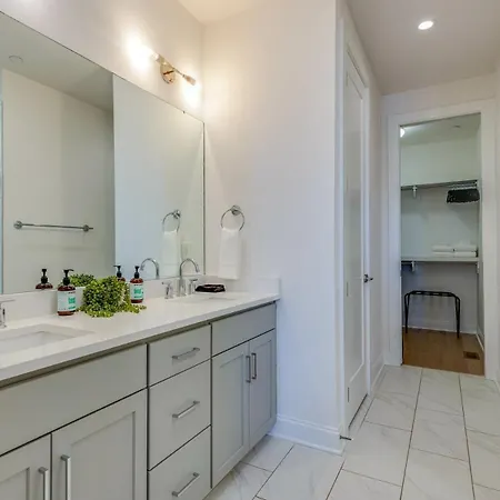 Holiday home Belmont Music Row 4 Bed, Rooftop, 10 Minutes To Dt, 24 Hour Hospitality Team, Perfect For Groups, 7 Miles To Airport Nashville