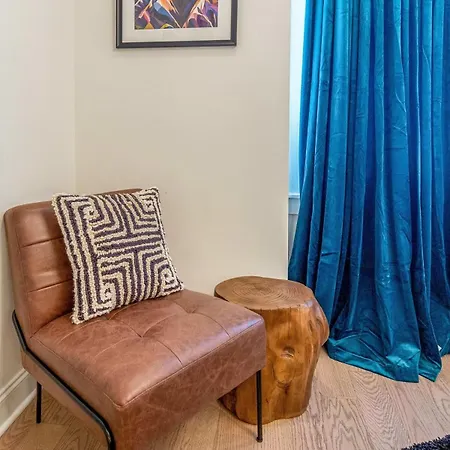 Belmont Music Row 4 Bed, Rooftop, 10 Minutes To Dt, 24 Hour Hospitality Team, Perfect For Groups, 7 Miles To Airport Holiday home *