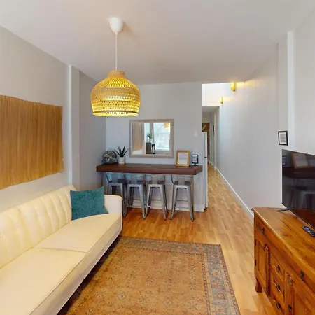 Humphreys St Apartment