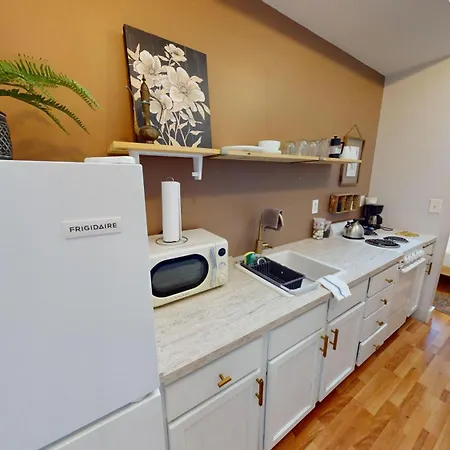 Humphreys St Apartment Nashville