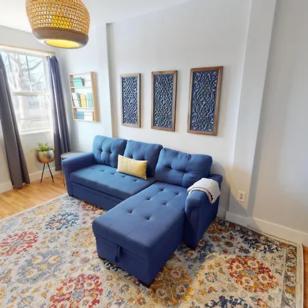 Humphreys St Apartment *