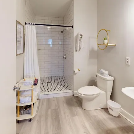 Humphreys St Apartment *