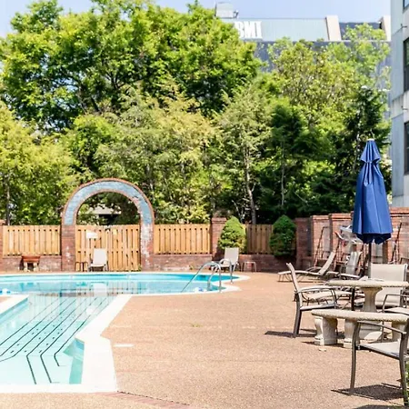 Pool, Walk Restaurants Bars On Famous Music Row Holiday home Nashville