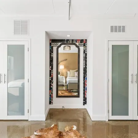 Pool, Walk Restaurants Bars On Famous Music Row Holiday home Nashville