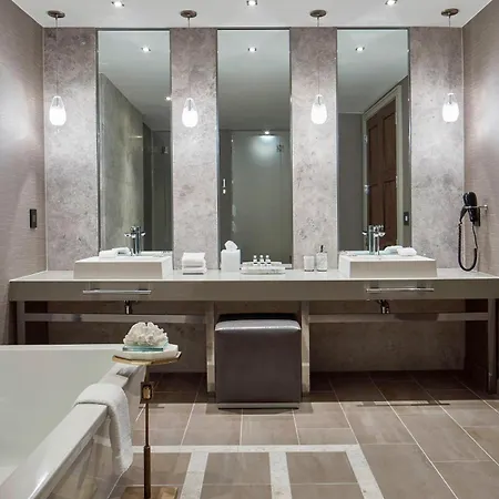 Ac Downtown 4*