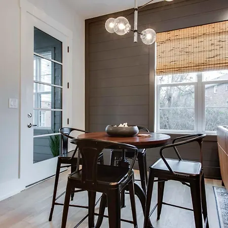 Holiday home Chic Vandy With Garage - 3 Miles To Broadway