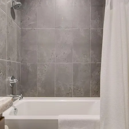 Comfy East For 10 Holiday home *