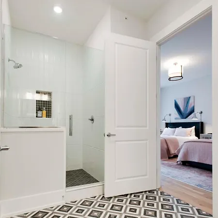 Holiday home Chic Vandy With Garage - 3 Miles To Broadway *