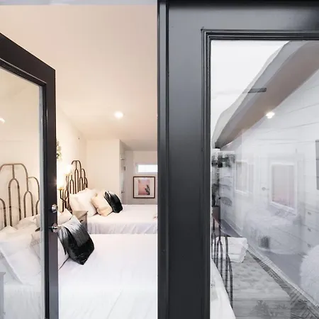 Luxury Hillsboro Village Rooftop Retreat Sleep 12 W Chef S Kitchen Smart Tvs & Garage Walk To Vanderbilt Pancake Pantry & Boutique Shopping Minutes To Broadway 12 South & The Parthenon 24 7 Hospitality * Nashville