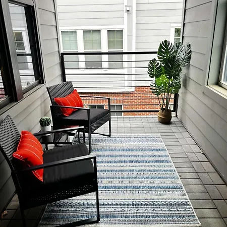 Roomy 1-level Near Vanderbilt With Parking, 1 Story, Secure Parking, Patio 3 Miles To Broadway Holiday home