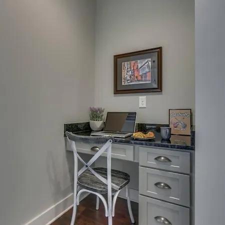 Twin Belmont Homes W 8 King 4 Living Sleep Up To 24 Guests Walk To Belmont & Vanderbilt Near Music Row The Gulch & 12 South 2 Miles To Broadway Smart Tvs Parking 24 Hr Hospitality Holiday home *