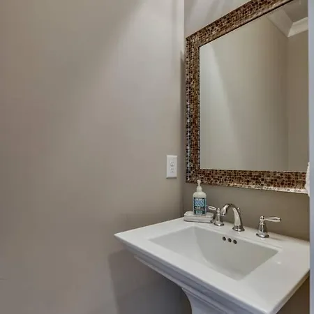 Twin Belmont Homes W 8 King 4 Living Sleep Up To 24 Guests Walk To Belmont & Vanderbilt Near Music Row The Gulch & 12 South 2 Miles To Broadway Smart Tvs Parking 24 Hr Hospitality * Nashville