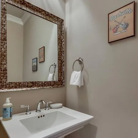 Holiday home Twin Belmont Homes W 8 King 4 Living Sleep Up To 24 Guests Walk To Belmont & Vanderbilt Near Music Row The Gulch & 12 South 2 Miles To Broadway Smart Tvs Parking 24 Hr Hospitality