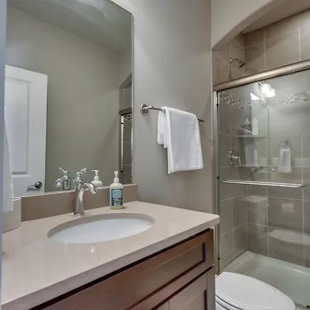 Twin Belmont Homes W 8 King 4 Living Sleep Up To 24 Guests Walk To Belmont & Vanderbilt Near Music Row The Gulch & 12 South 2 Miles To Broadway Smart Tvs Parking 24 Hr Hospitality Holiday home