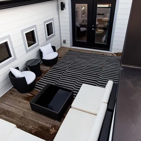 Holiday home Luxe Hillsboro Village Homes For 24 With 4 Patios, Rooftops And Garage Parking, Gourmet Kitchens And Smart Tvs, Walk To Vanderbilt, Pancake Pantry And Fido, 24hr Hospitality, 10 Min To Broadway And The Parthenon Nashville