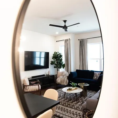 Hillsboro Village Retreat Garage Rooftop Deck Sleeps 12 Sophisticated Open Living & Gourmet Kitchen Smart Tvs Pet-friendly W Private Garage Walk To Vanderbilt Minutes To 12 South & Broadway 24 7 Hospitality