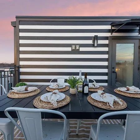 The Camellia - Rooftop Patio & Dog Friendly! * Nashville