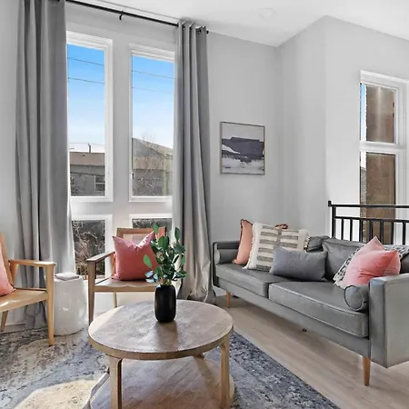 Holiday home The Camellia - Rooftop Patio & Dog Friendly!