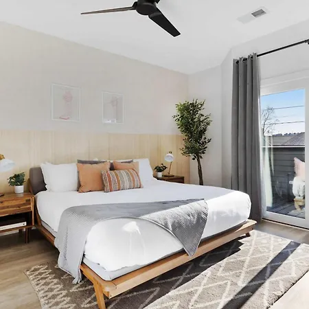 The Camellia - Rooftop Patio & Dog Friendly! Holiday home *