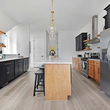 Holiday home The Aster - Rooftop Patio 2 Miles To Broadway