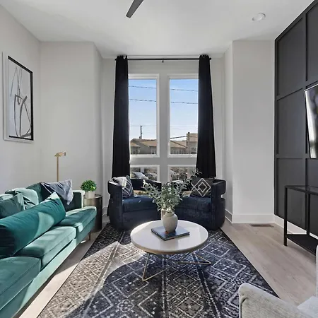 The Sunflower - Mins To Broadway And Rooftop Patio! Holiday home *
