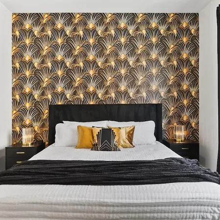 24k Escape - Rooftop Oasis, 3 Miles To Broadway! Holiday home *
