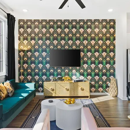 Holiday home 24k Escape - Rooftop Oasis, 3 Miles To Broadway! *