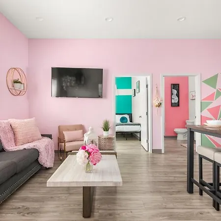 Apartment 4br Condo, Sleeps 13 - Free Parking *