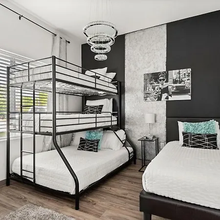 4br Condo, Sleeps 13 Near Broadway Apartment *