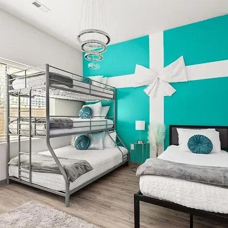4br Condo, Sleeps 13 - Free Parking *