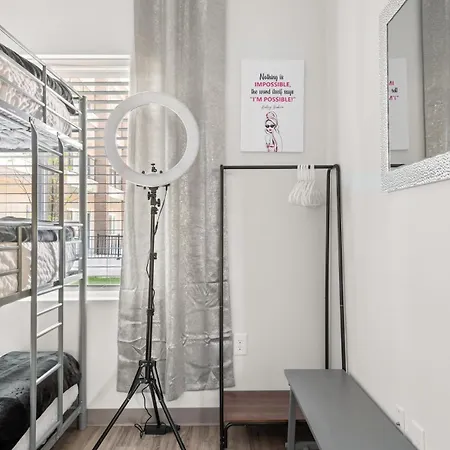 4br Condo, Sleeps 13 - Free Parking *
