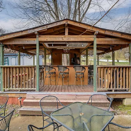 Holiday home 6 Mi To Downtown: 70s-themed In Nashville!
