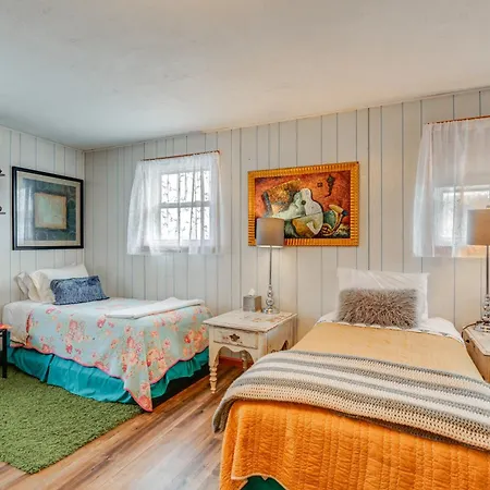 Holiday home 6 Mi To Downtown: 70s-themed In Nashville! *