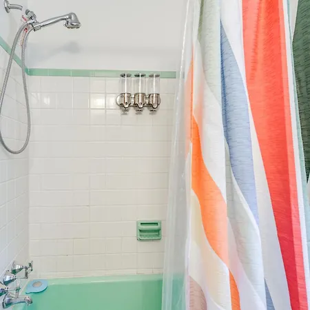 Holiday home 6 Mi To Downtown: 70s-themed In Nashville! Nashville