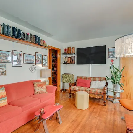 6 Mi To Downtown: 70s-themed In Nashville! Holiday home