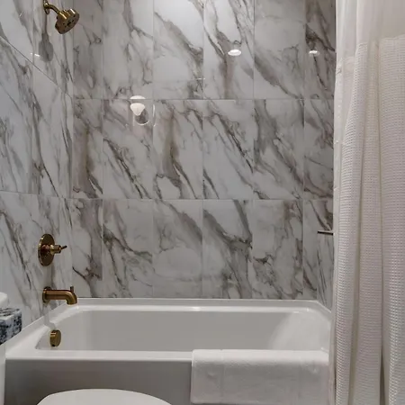 Stylish East Nash Townhouse, Walk To Favorite Eats, Cozy Den, Workspace, Smart Tvs And Fast Wifi, Full Kitchen, Garage And 24 Hr Hospitality, Near Mas Tacos, Rosepepper And Five Points, 10 Min To Broadway Nashville