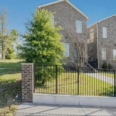 Downtown Luxury, Sleeps 6 At Downtown Holiday home Nashville