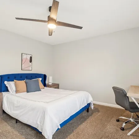 Brentwood U5 I Cozy & Comfy I 2bd I Free Parking Apartment *