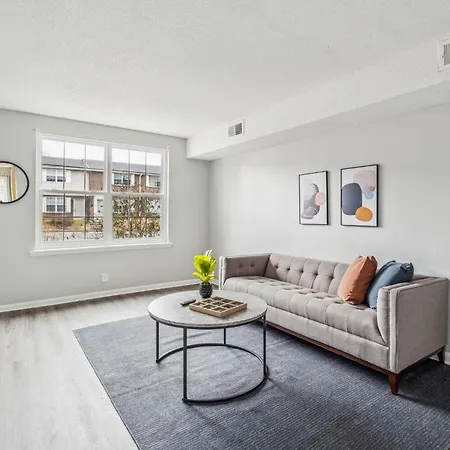 Brentwood U9 I Cozy & Comfy I 2bd I Free Parking Apartment *