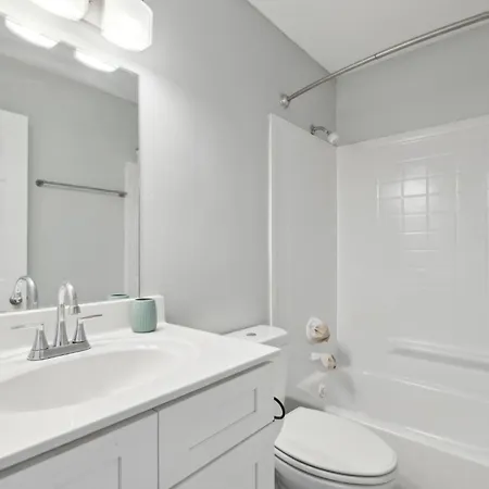 Brentwood U4 I Cozy & Comfy I 2bd I Free Parking *