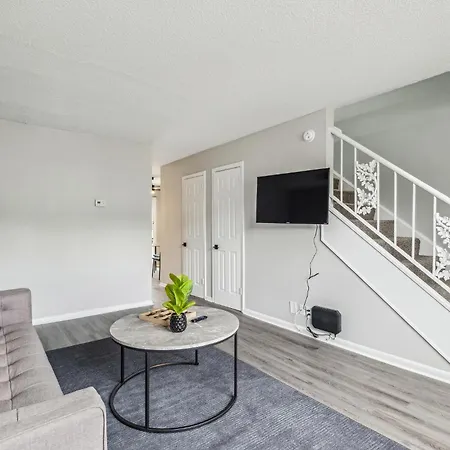 Brentwood U9 I Cozy & Comfy I 2bd I Free Parking