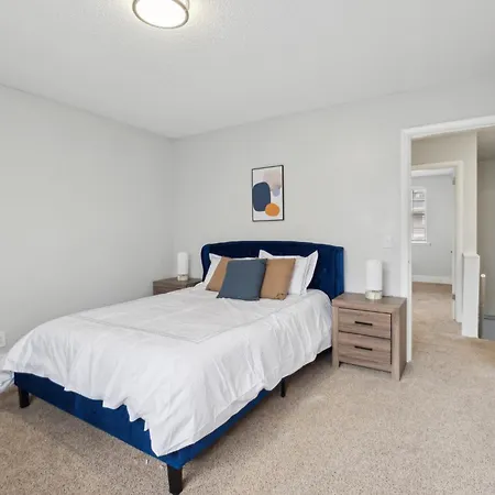 Brentwood U4 I Cozy & Comfy I 2bd I Free Parking Apartment *