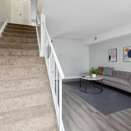 Brentwood U4 I Cozy & Comfy I 2bd I Free Parking *