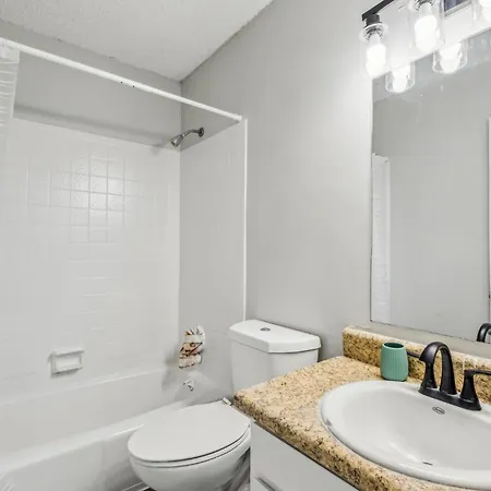Brentwood U9 I Cozy & Comfy I 2bd I Free Parking Apartment