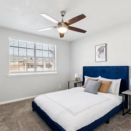Brentwood U7 I Cozy & Comfy I 2bd I Free Parking